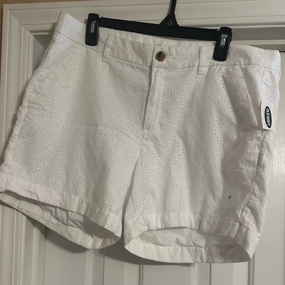 Old Navy White Eyelet Shorts- Lightweight Lined Cotton, 5” inseam, New w/ Tags - Picture 3 of 4